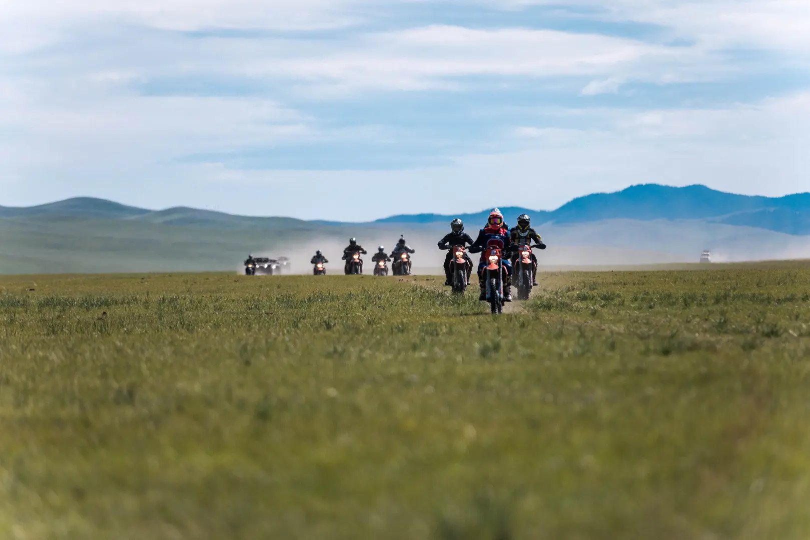 Mongolei Tour — Yurten bei Sonnenuntergang