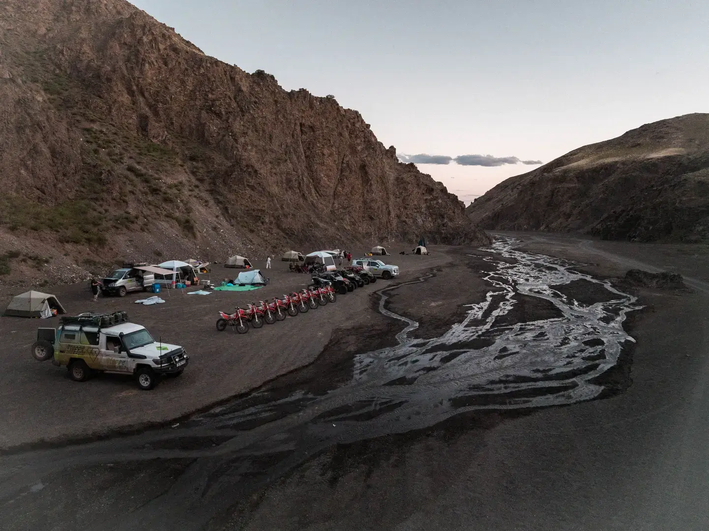 Offroad-Fahrt durch mongolische Landschaft